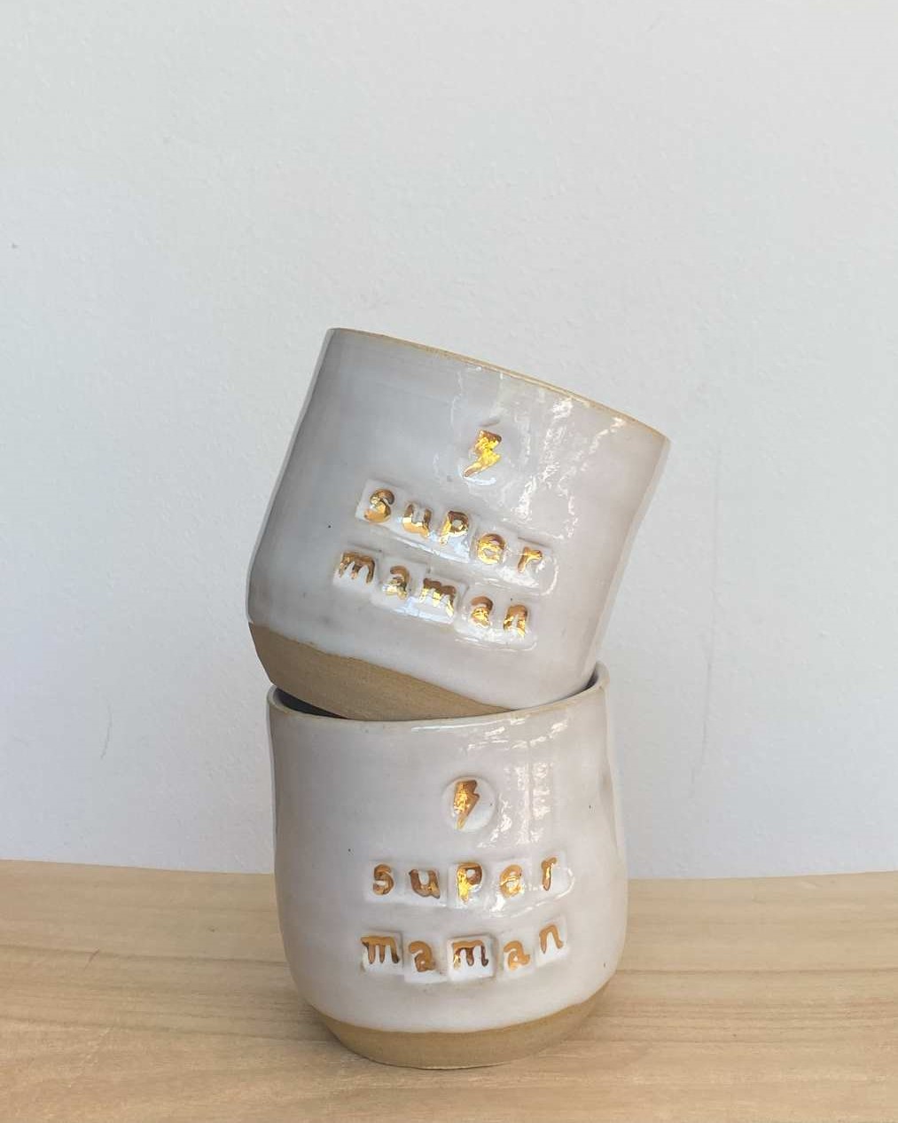 Tasse en grès personnalisée et décorée à l'or fin