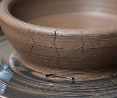 photo d'une poterie qui craque
