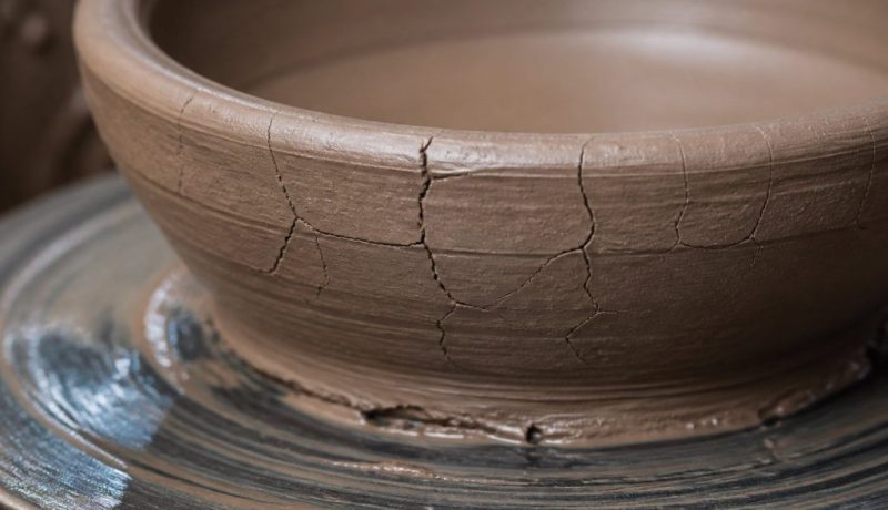 photo d'une poterie qui craque